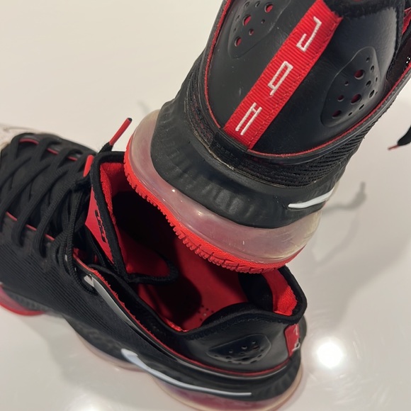 Basketball shoes - Picture 4 of 10